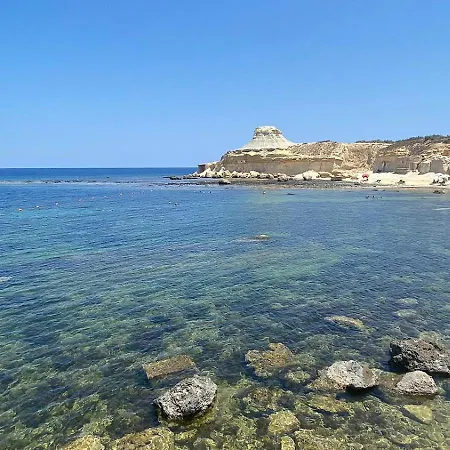 Seaside Simplicity In Qbajjar Gozo Marsalforn